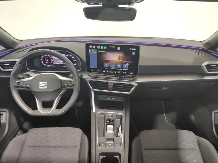 Usado Seat Leon FR 204 CV (150 kW) 2025 Blanco Berlina