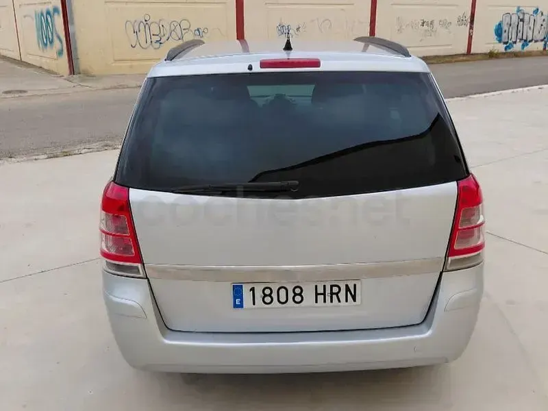 Usado Opel Zafira Family 110 CV (80 kW) 2013 Gris / plata Monovolumen