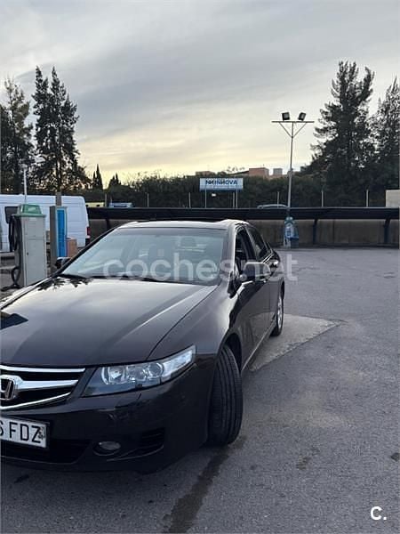 Usado Honda Accord Executive 140 CV (102 kW) 2006 Granate Berlina