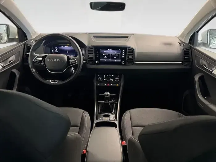 Usado Skoda Karoq Selection 150 CV (110 kW) 2025 Blanco SUV