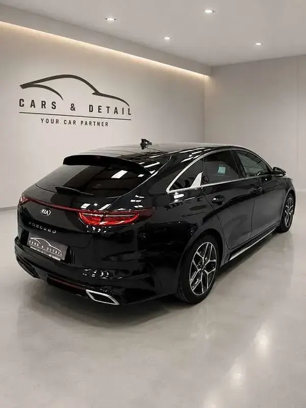 Usado Kia ProCeed GT-Line 140 CV (102 kW) 2020 Negro Familiar