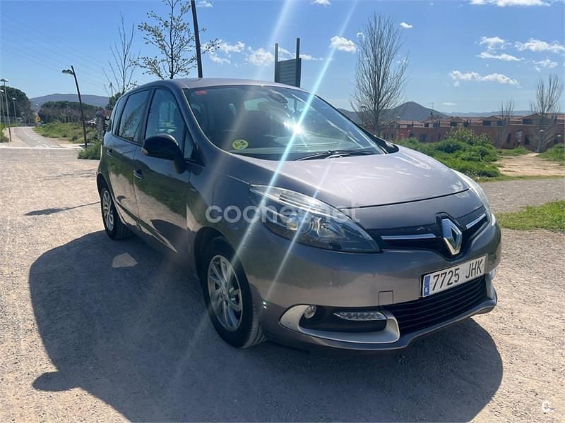 Usado Renault Scénic III Bose Edition 110 CV (80 kW) 2015 Gris / plata Monovolumen