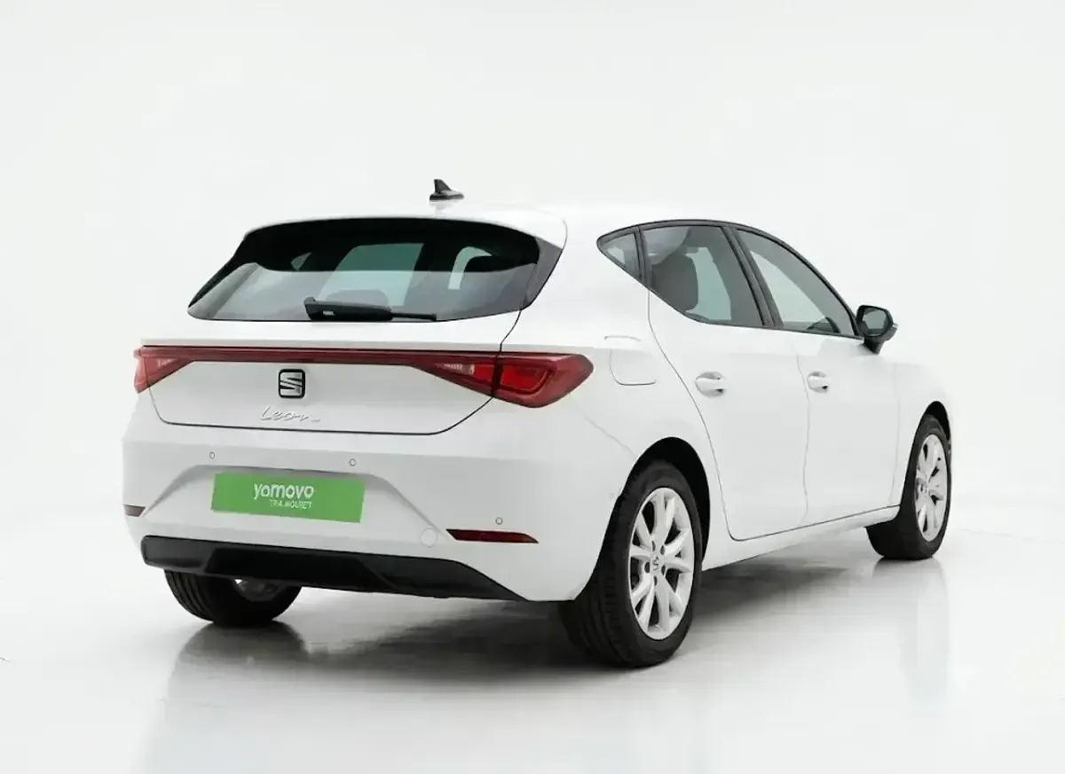 Usado Seat Leon Reference 115 CV (84 kW) 2022 Blanco Berlina