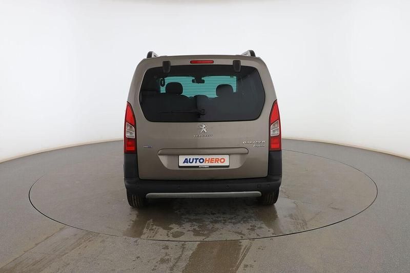 Usado Peugeot TePee Outdoor 99 CV (72 kW) 2015 Marrón Monovolumen