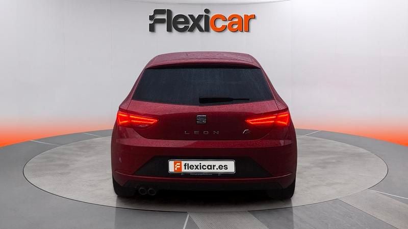 Usado Seat Leon FR 125 CV (91 kW) 2018 Rojo Berlina