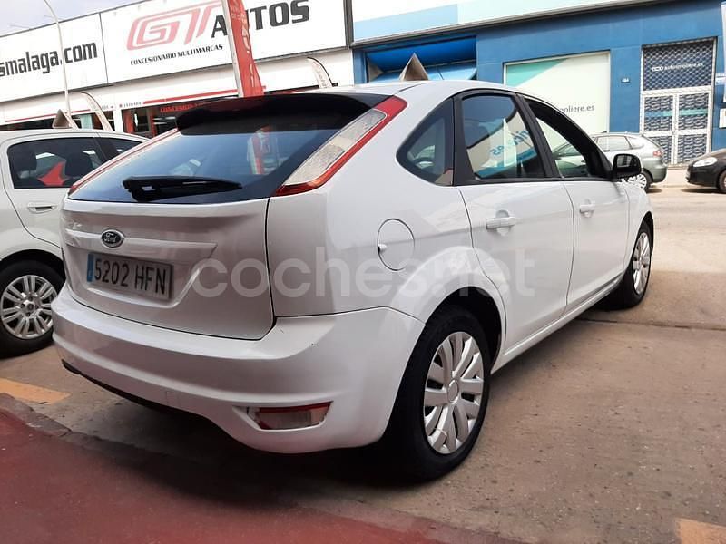 Blanco Usado 2011 Ford Focus Trend Berlina | 5500 € (Buen precio) - Imagen 1/4