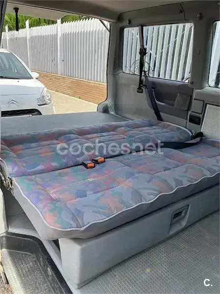 Usado VW Caravelle Trendline 102 CV (75 kW) 2013 Rojo Van