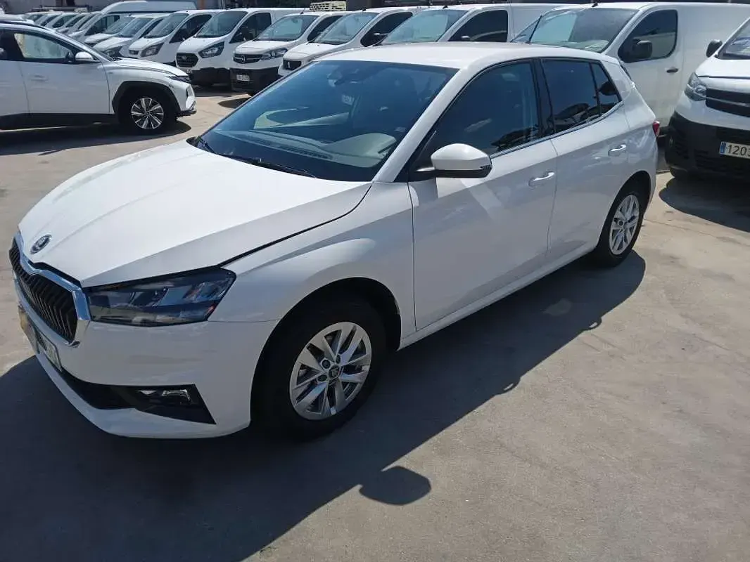 Usado Skoda Fabia 95 CV (69 kW) 2025 Blanco Utilitario