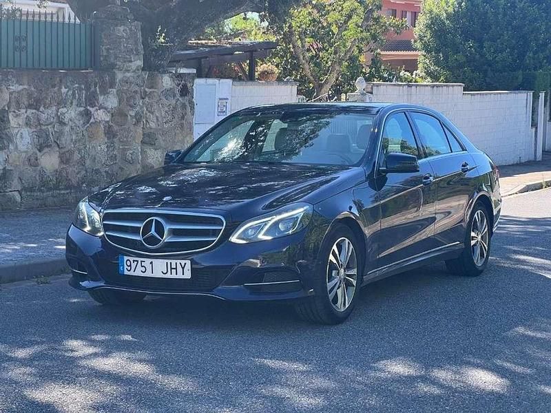 Usado Mercedes E220 Avantgarde 170 CV (125 kW) 2015 Azul Berlina