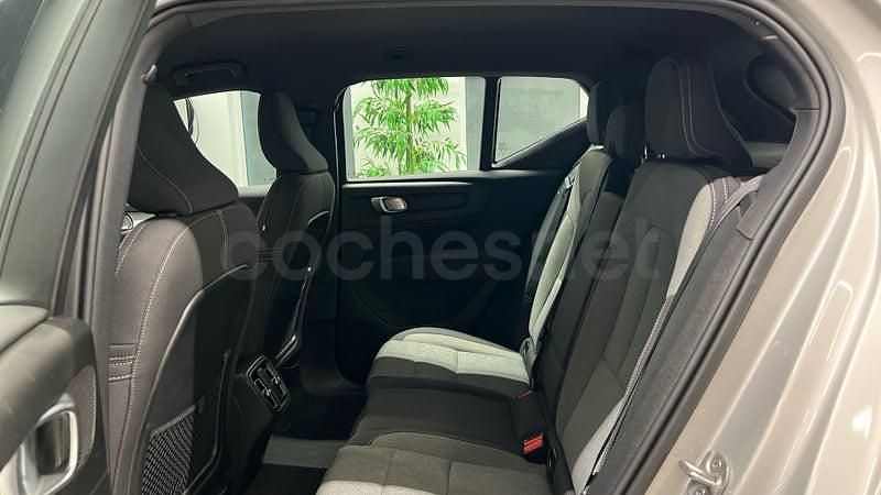 Usado Volvo XC40 Plus 163 CV (119 kW) 2025 Gris / plata SUV