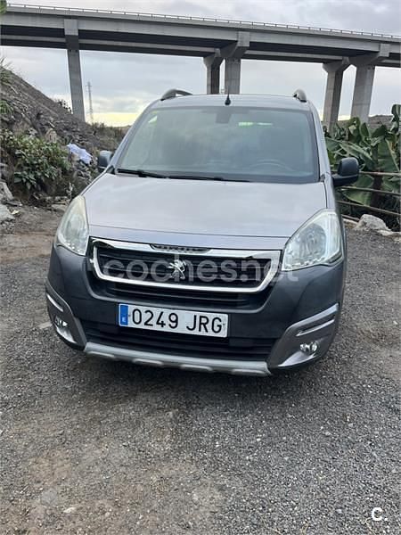 Usado Peugeot Partner Tepee Active 100 CV (73 kW) 2016 Gris / plata Monovolumen