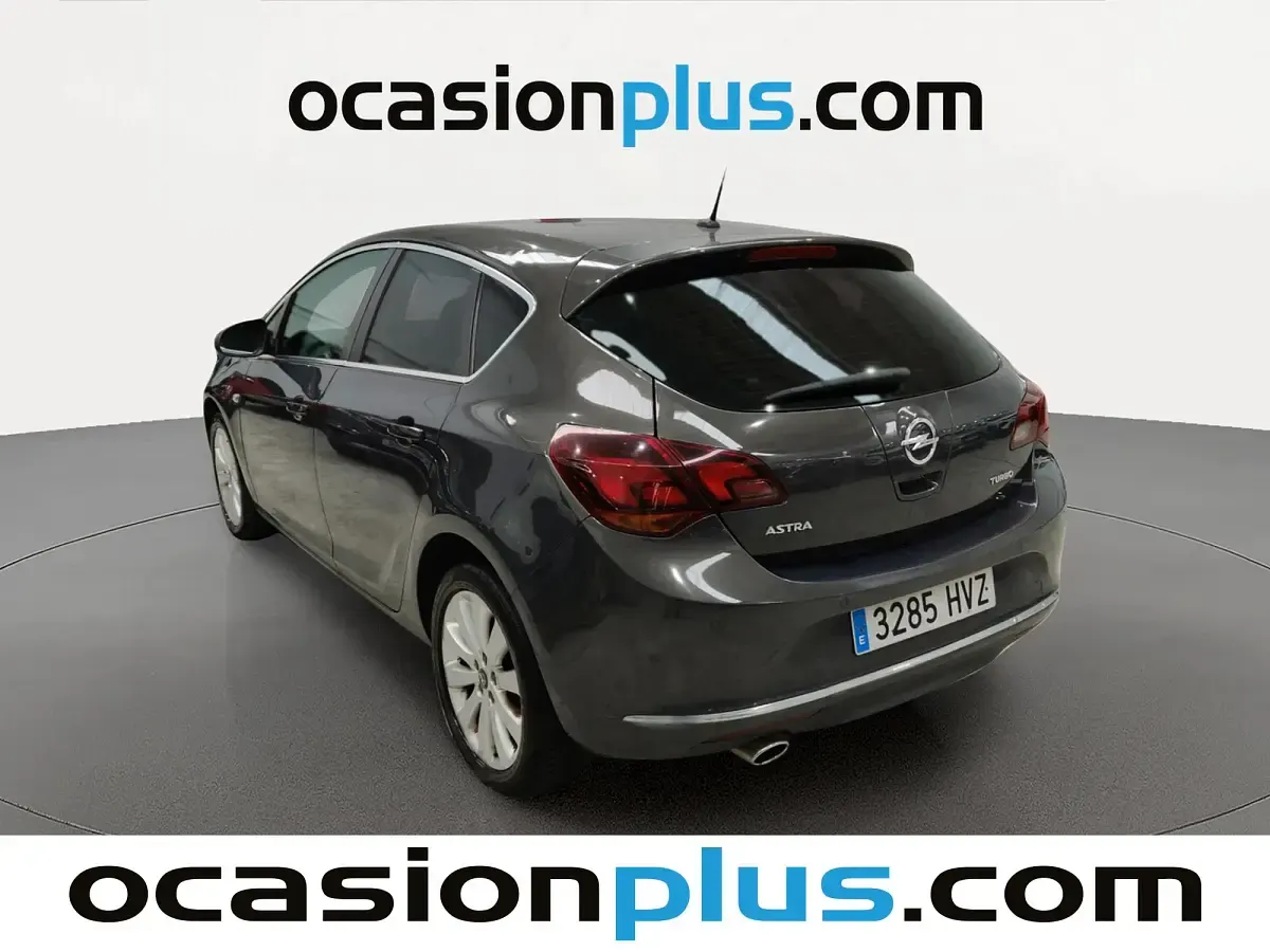 Usado Opel Astra Excellence 140 CV (102 kW) 2014 Gris Utilitario