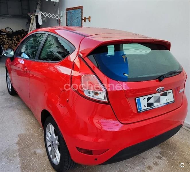 Usado Ford Fiesta Trend 82 CV (60 kW) 2016 Rojo Berlina