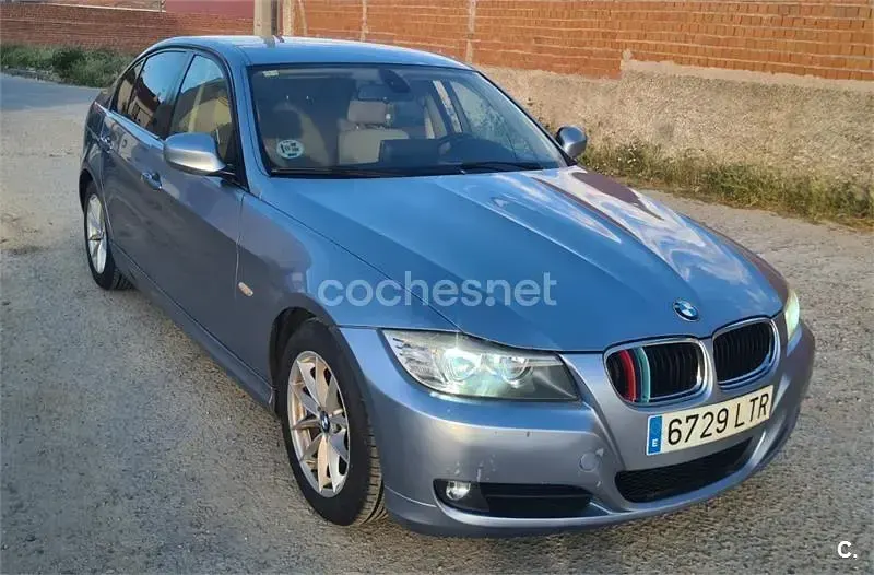 Usado BMW 318 Comfort Edition 143 CV (105 kW) 2013 Gris / plata Berlina