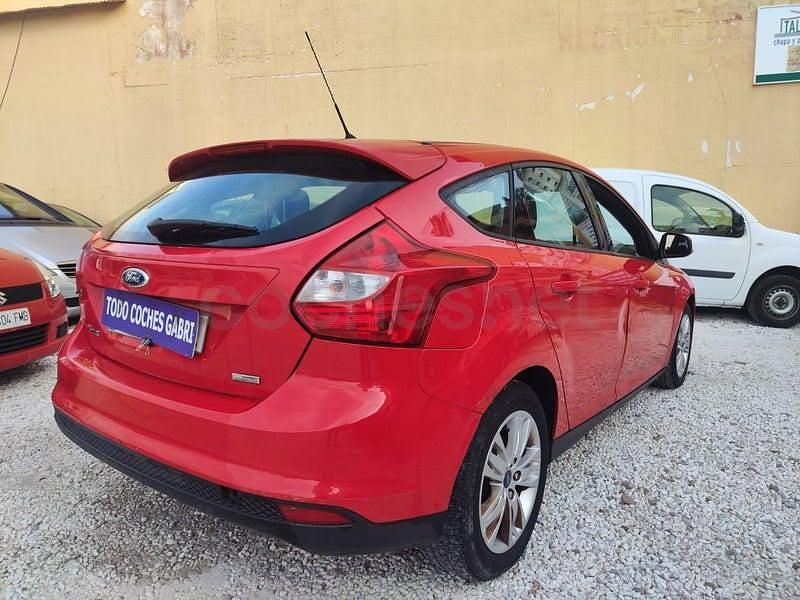 Usado Ford Focus Titanium 125 CV (91 kW) 2012 Rojo Berlina