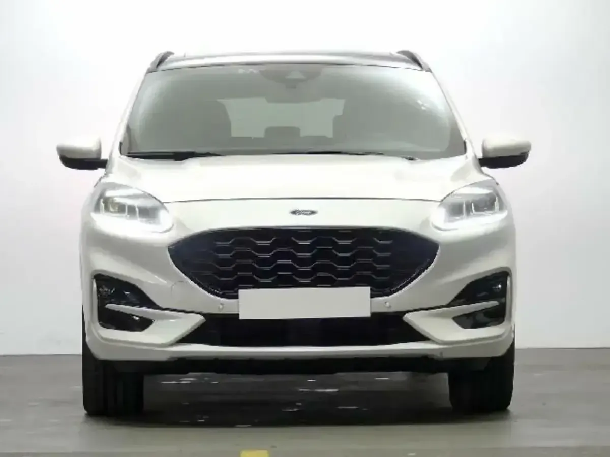 Usado Ford Kuga ST-Line X 225 CV (165 kW) 2021 Blanco platinum SUV