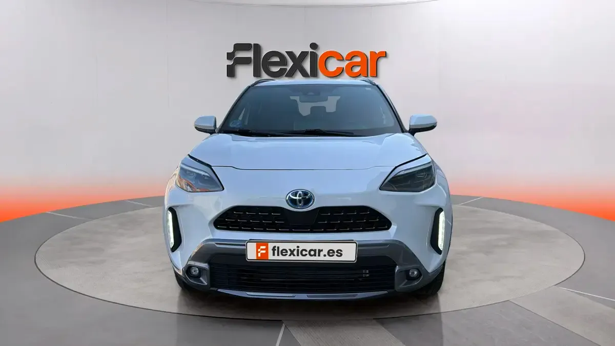 Usado Toyota Yaris 116 CV (85 kW) 2023 Blanco Utilitario