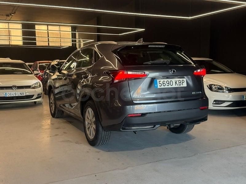 Usado Lexus NX300h Sport Line 197 CV (144 kW) 2017 Gris / plata SUV