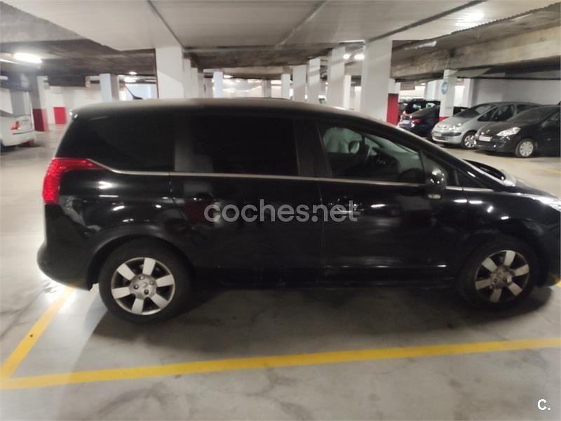 Usado Peugeot 5008 110 CV (80 kW) 2010 Negro Monovolumen