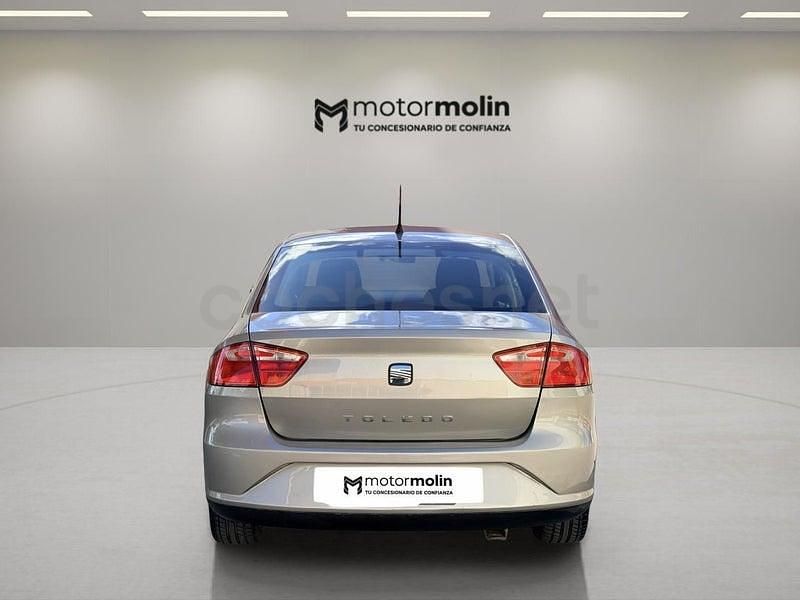 Usado Seat Toledo Style 105 CV (77 kW) 2013 Beige Utilitario