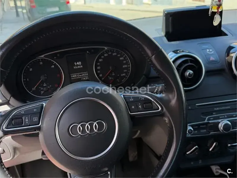 Usado Audi A1 Sportback 90 CV (66 kW) 2015 Rojo Utilitario