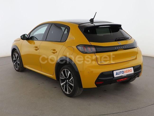 Usado Peugeot 208 GT-line 101 CV (74 kW) 2020 Amarillo Utilitario