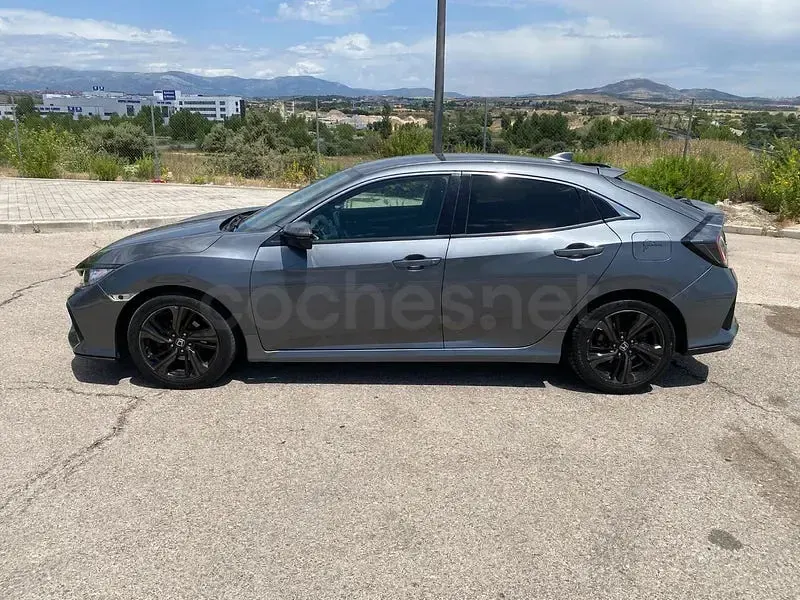 Usado Honda Civic Elegance 129 CV (94 kW) 2018 Gris / plata Berlina