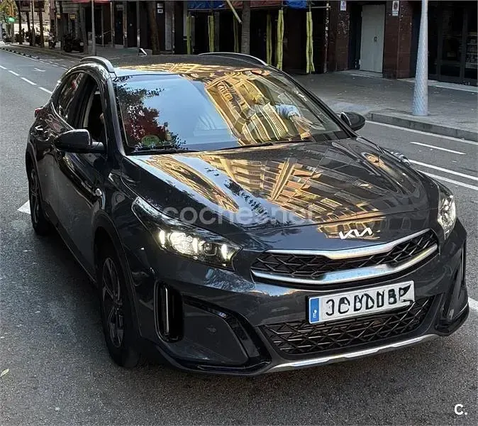 Usado Kia XCeed 120 CV (88 kW) 2023 Gris / plata SUV