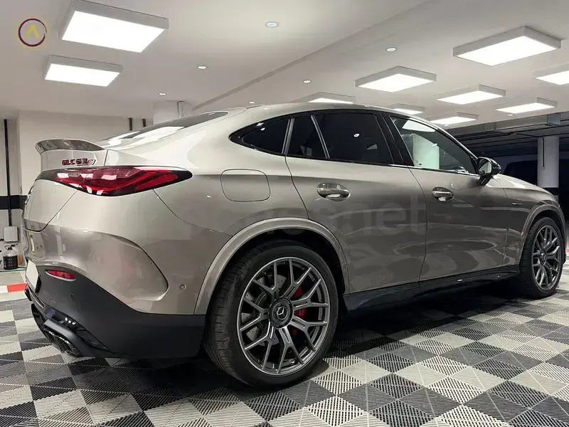 Usado Mercedes GLC63 AMG AMG 680 CV (500 kW) 2024 Gris / plata SUV