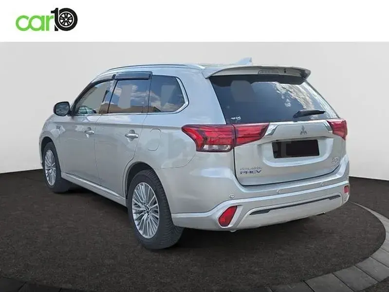 Usado Mitsubishi Outlander P-HEV 224 CV (164 kW) 2020 Gris / plata SUV
