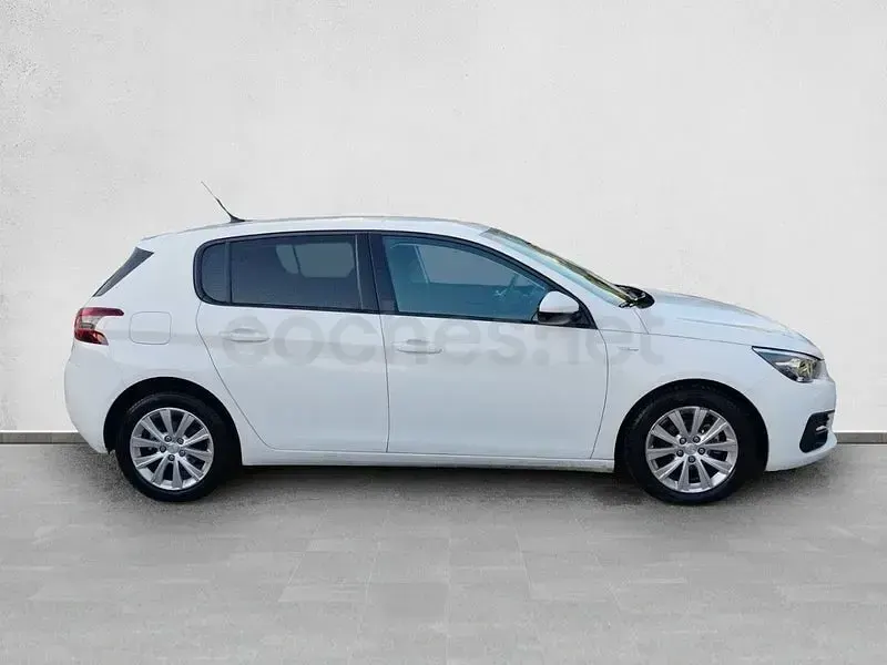 Usado Peugeot 308 Style 100 CV (73 kW) 2019 Blanco Berlina