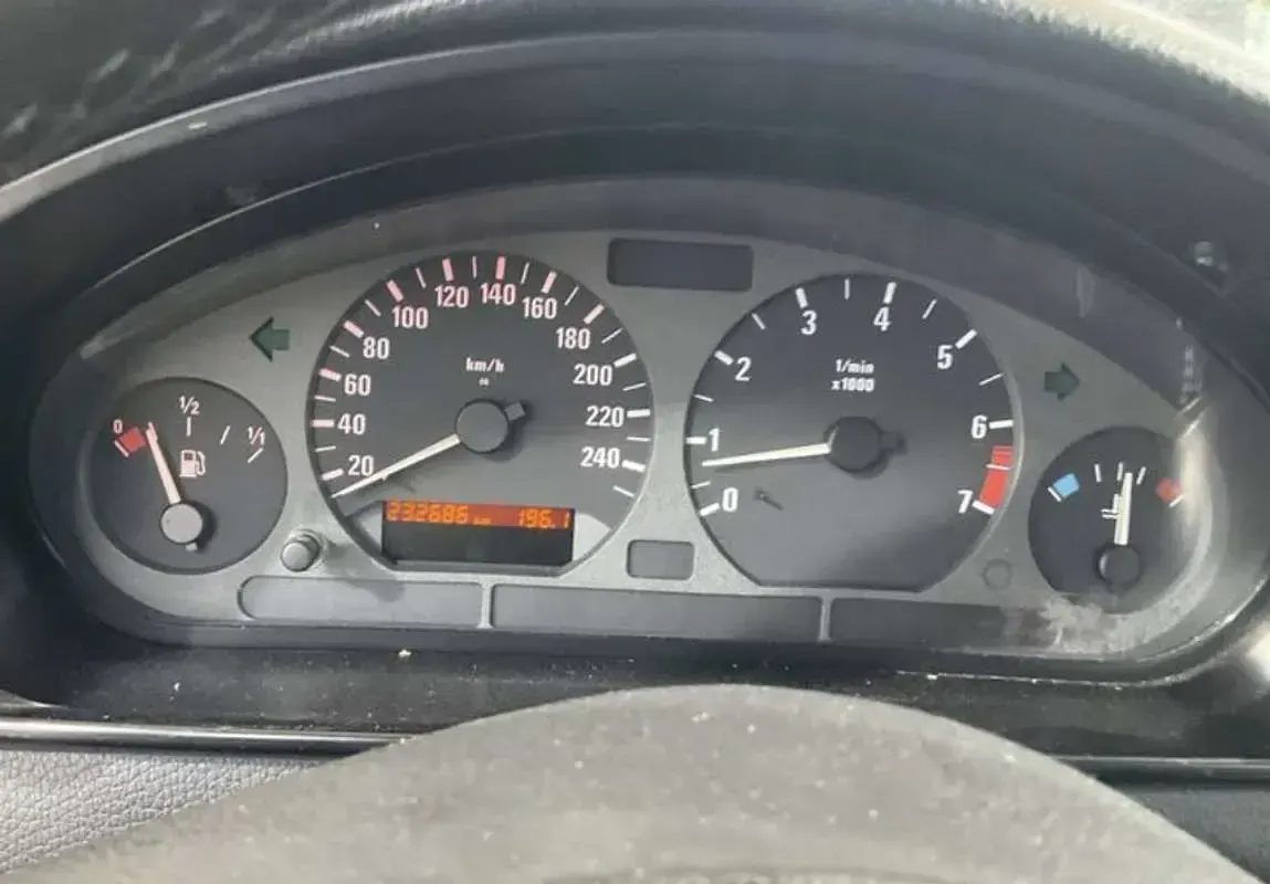 Usado BMW 318 140 CV (102 kW) 1998 Azul Berlina
