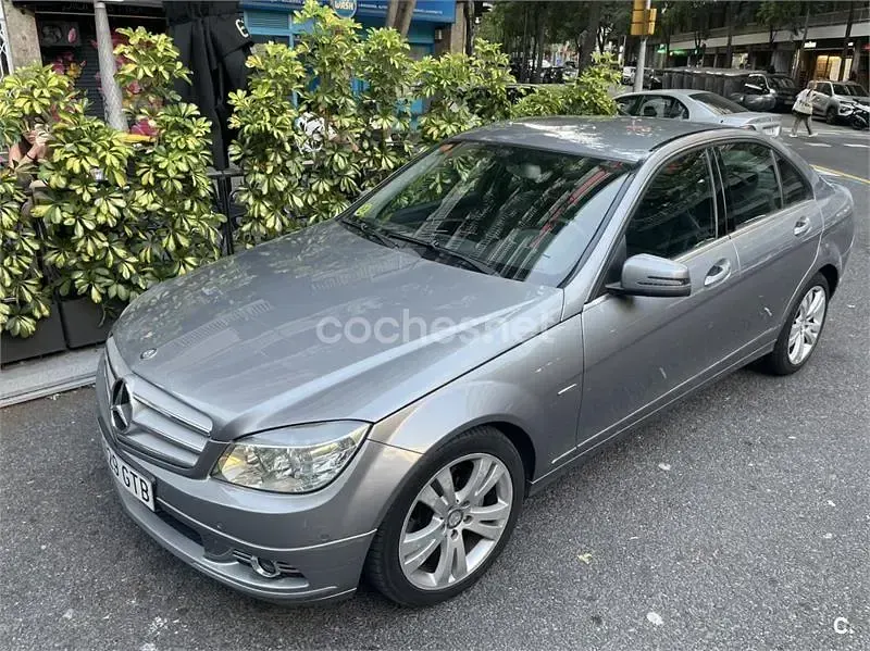 Usado Mercedes C200 Avantgarde 136 CV (100 kW) 2010 Gris / plata Berlina