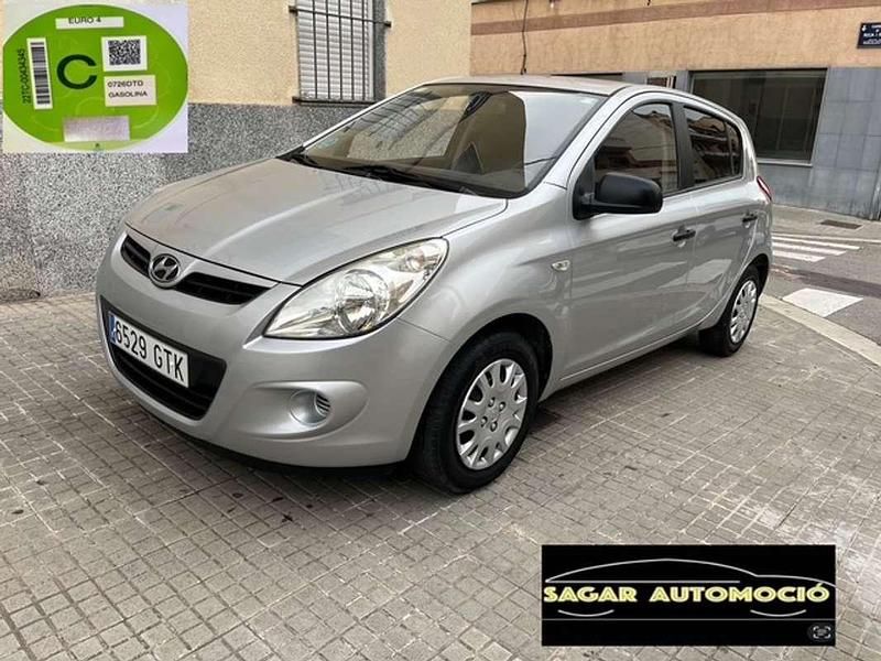 Usado Hyundai i20 Classic 77 CV (56 kW) 2010 Gris Utilitario