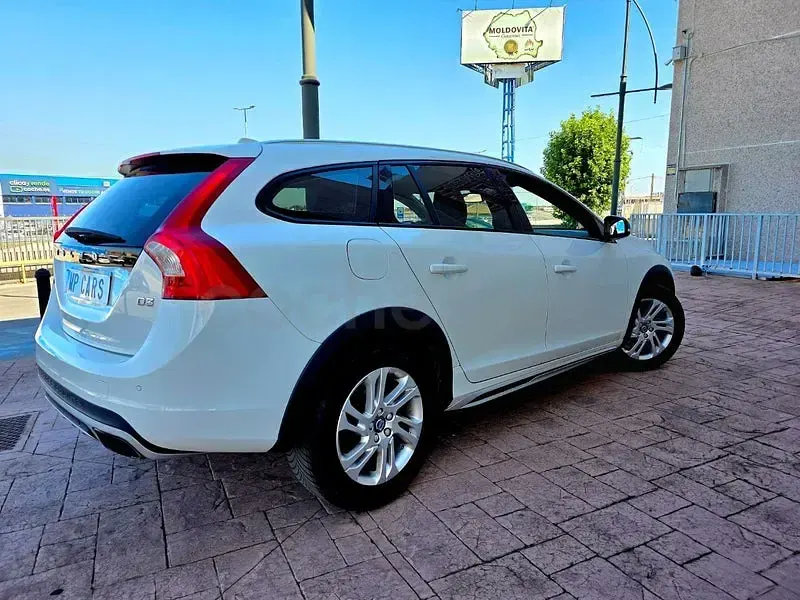 Usado Volvo V60 CC Kinetic 150 CV (110 kW) 2017 Blanco Familiar