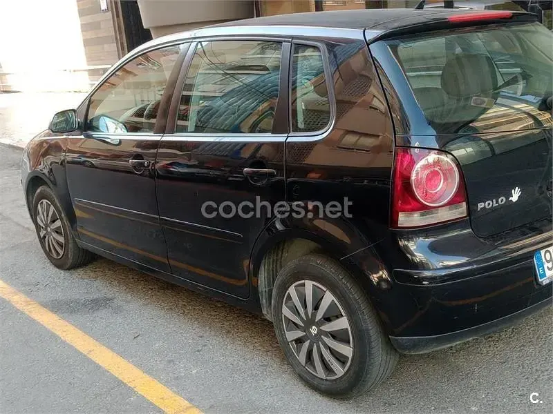 Usado VW Polo Advance 80 CV (58 kW) 2006 Negro Utilitario