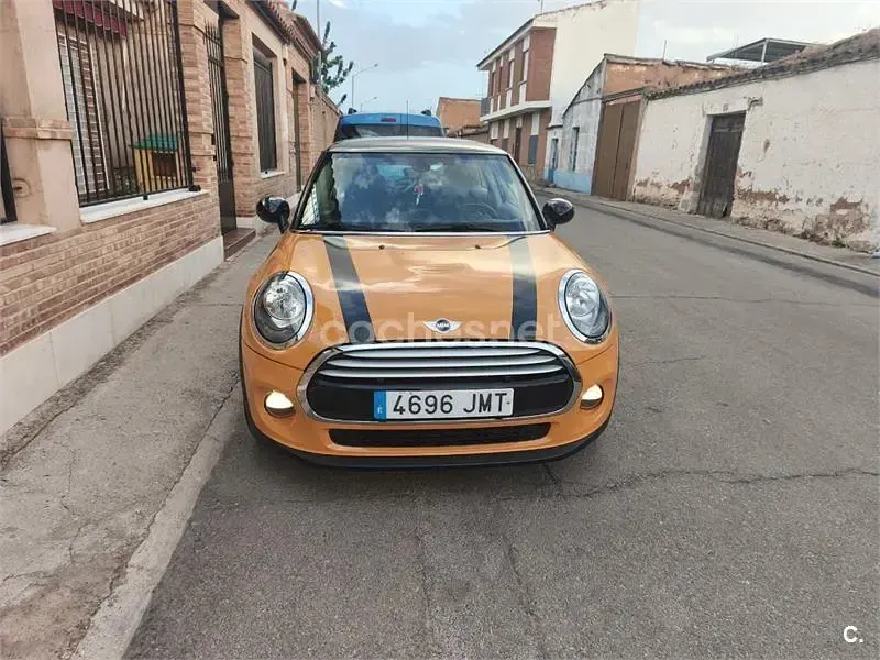 Usado Mini Cooper D 116 CV (85 kW) 2016 Naranja Utilitario