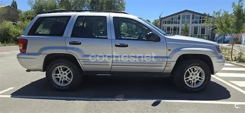 Usado Jeep Grand Cherokee Laredo 163 CV (119 kW) 2003 Gris / plata SUV