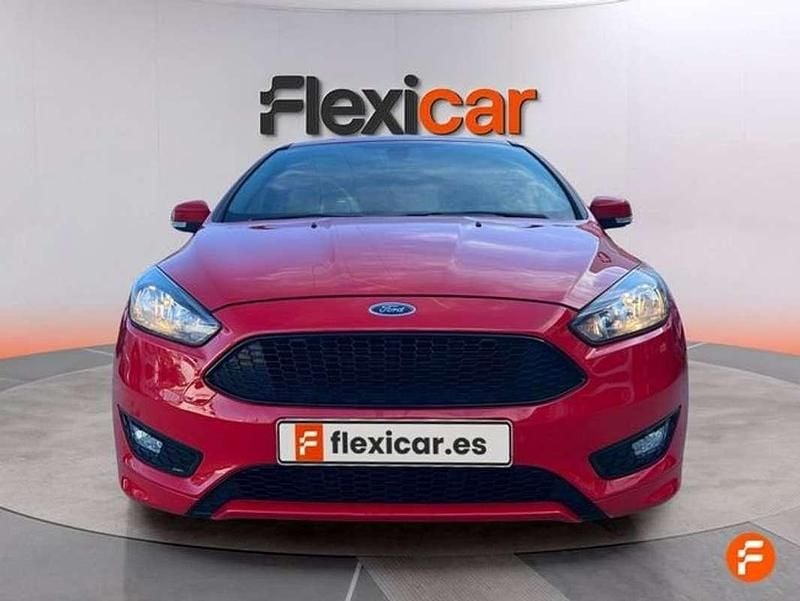 Usado Ford Focus ST-Line 125 CV (91 kW) 2018 Rojo Utilitario