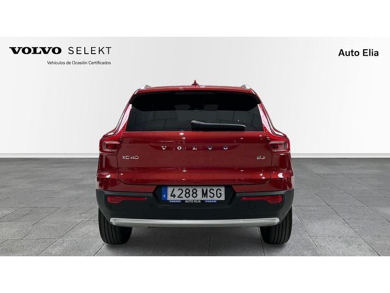 Usado Volvo XC40 Core 163 CV (119 kW) 2024 Rojo SUV