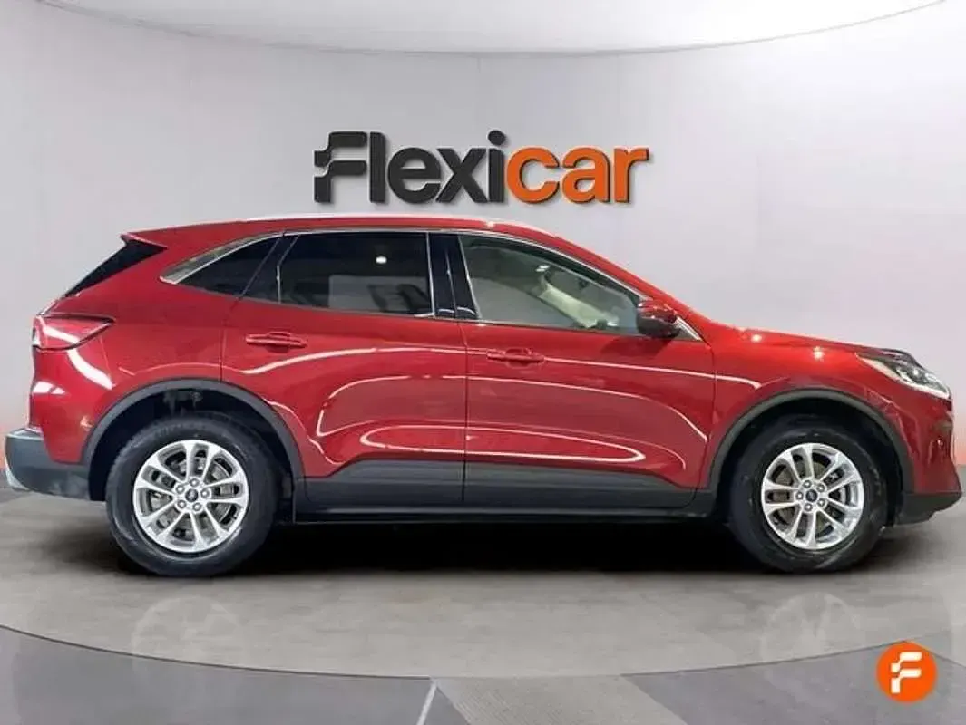 Usado Ford Kuga ST-Line 150 CV (110 kW) 2023 Burdeos SUV