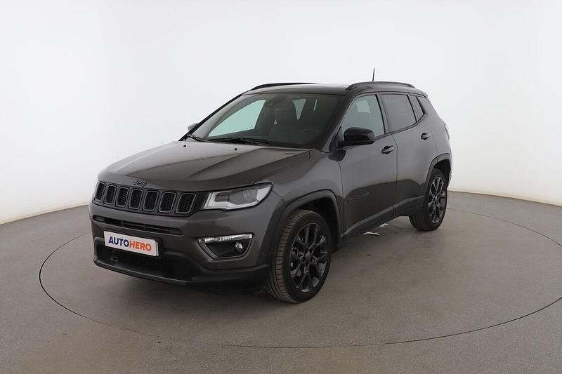 Gris Usado 2021 Jeep Compass SUV | 24.099 € (Un poco caro) - Imagen 1/3