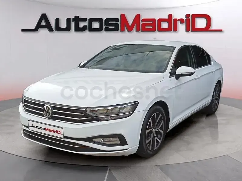 Usado VW Passat Business 120 CV (88 kW) 2020 Blanco Berlina