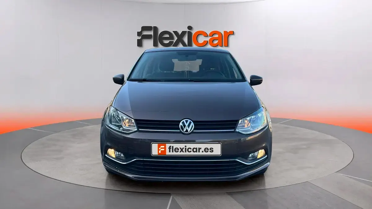 Usado VW Polo 90 CV (66 kW) 2017 Marrón Berlina