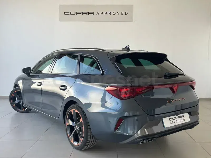 Usado Cupra Leon 150 CV (110 kW) 2025 Gris / plata Familiar