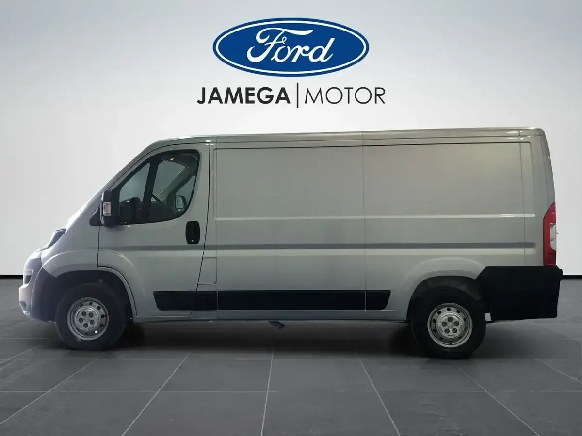 Usado Peugeot Boxer S 140 CV (102 kW) 2022 Gris Van