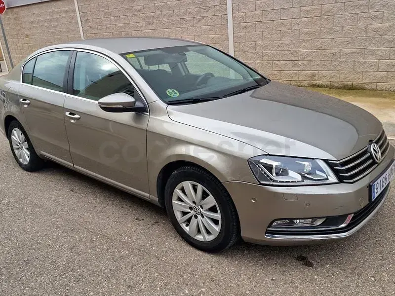 Usado VW Passat Advance 140 CV (102 kW) 2014 Marrón Berlina