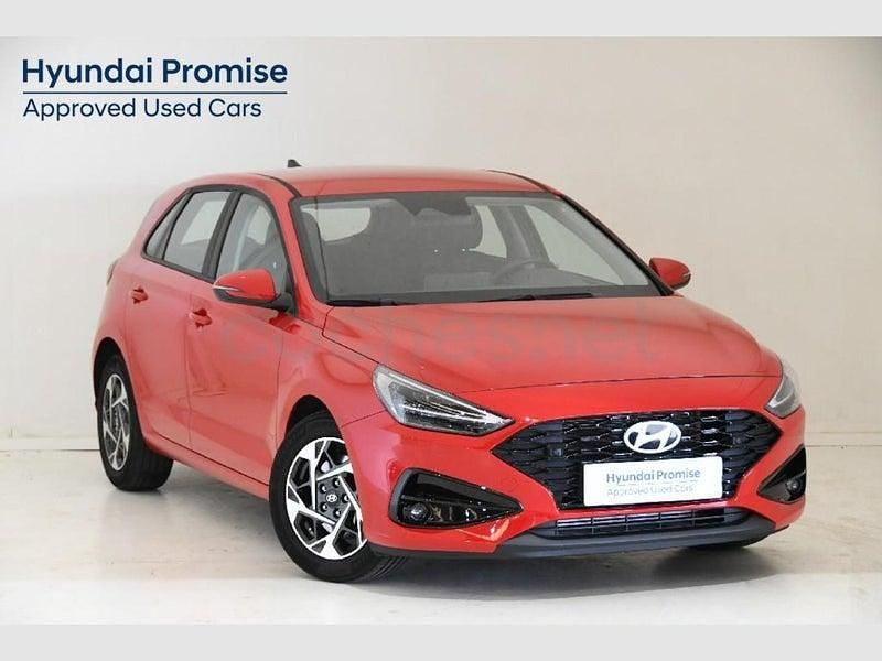Usado Hyundai i30 100 CV (73 kW) 2025 Rojo Familiar