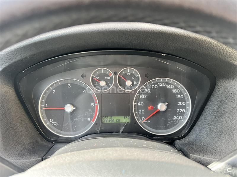 Usado Ford Focus Trend 109 CV (80 kW) 2005 Negro Berlina