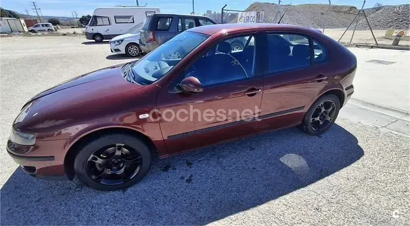 Usado Seat Leon Sport 110 CV (80 kW) 2004 Granate Utilitario